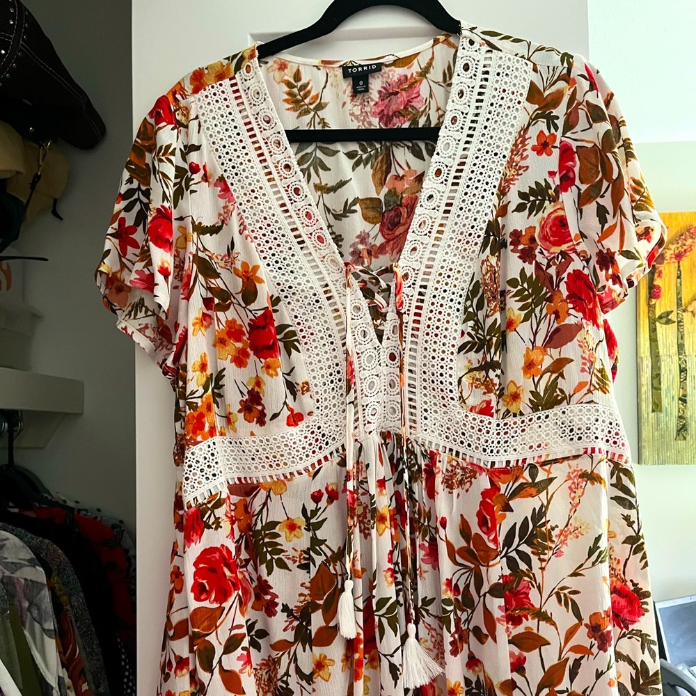 TORRID NWOT Floral Top size 0 or large